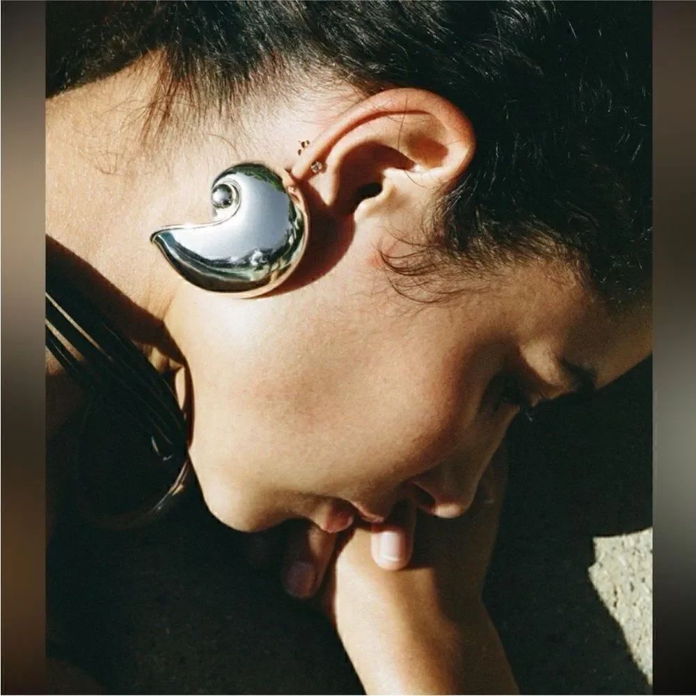 Statementโsilver shell earringsโ
A1146
